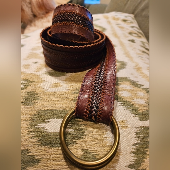 Brown leather belt. - Picture 1 of 5